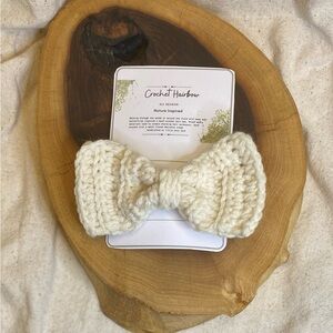 Crochet neutral cream color boho hair bow with clasp   model size 4-5T